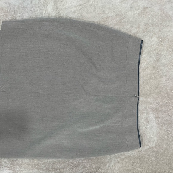 Alia Classic Pencil Skirt - Picture 4 of 6